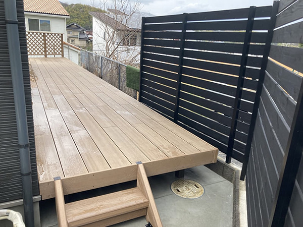 ウッドデッキ